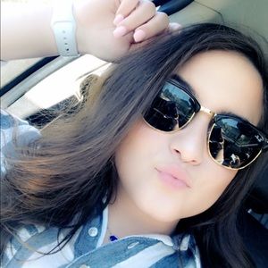 Meet your Posher, Jade